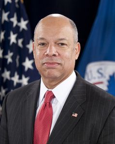 Jeh Johnson Bild:  U.S. Coast Guard, on Flickr CC BY-SA 2.0