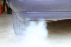 Auspuff: Diesel-Autos emittieren giftige Stickoxide.