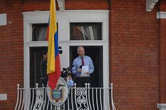 Assange: er lässt nichts unprobiert. Bild: flickr/Snapperjack