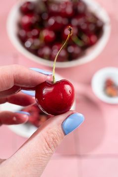 Kirschen Bild: Deutschland - Mein Garten (eine Initiative der Bundesvereinigung der Erzeugerorganisationen Obst und Gemüse / BVEO) Fotograf: Ariane Bille