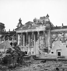 Reichstag in Berlin 1945