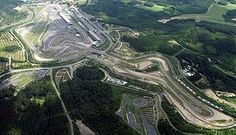 Nürburgring, Grand-Prix-Strecke (oben links ein Teil der Nordschleife) Bild: Maksim / Walter Koch / de.wikipedia.org