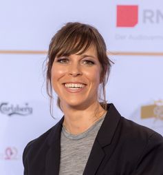 Anneke Kim Sarnau (2016)