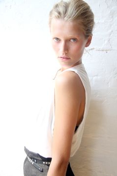 Toni Garrn (2011)