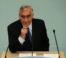 Theodor Waigel bei einer Rede im Bayerischen Landtag (2009) Bild: Alexander Hauk / www.bayernnachrichten.de / de.wikipedia.org