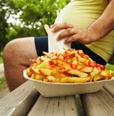 Essen im Überfluss: BMI steigt ständig. Bild: Peter Reali/Plainpicture