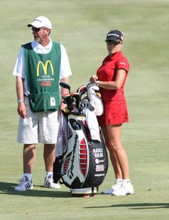 Spielerin mit ihrem Caddie (LPGA Championship 2008)