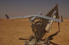 ScanEagle auf dem Startkatapult Bild: Gunnery Sergeant Shannon Arledge of the 2nd Marine Aircraft Wing