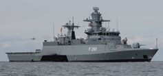 Der Sea Falcon bei der Landung auf der Korvette Braunschweig. Bild: Bundeswehr Fotograf: Marcel Kroencke