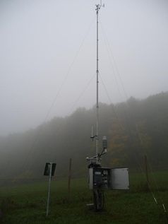 Eine von 18 bayerischen Waldklimastationen, hier Mitterfels in der Oberpflaz
Quelle: Foto: J. Krause, LWF (idw)