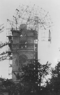 Selbst das schwere Stahlgerüst knicke durch die enorme Hitze des Feuers um. Bild: Archiv Rudolf Koch