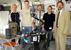 Das Team des Würzburger Merlin bei der Rallye in Hammelburg (von links): Stephan Sander, Daniel Eck, Hartmut Vierle, Manuel Stahl und Klaus Schilling. Foto: Uni Würzburg