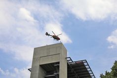 Erste offizielle Landung eines Hubschraubers auf dem Hubschrauberdachlandeplatz.  Bild: Bundeswehr Fotograf: S. Roth