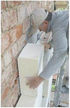Dämmmaterialien werden am Tag extrem heiß, blockieren aber das Einspeichern der Sonnenwärme ins Mauerwerk. Bild: COMPACT