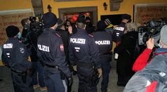 In Kompaniestärke rückte die Polizei im Jänner an Bild: Wochenblick /  Eigenes Werk