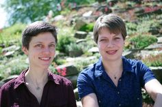 Professorin Dr. Caroline Müller (links) und Rabea Schweiger haben bewiesen, dass sogar verwandte Pfl
Quelle: Universität Bielefeld (idw)