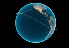 Positionen der drei an dem 1,3-mm-VLBI-Experiment beteiligten Radioteleskope: Die Basislinie zwischen Chile (APEX) und Hawaii (SMA) beträgt 9447 km, zwischen Chile und Arizona (SMT) sind es 7174 km, und zwischen Arizona und Hawaii 4627 km.
Quelle: Bild: ESO/L. Calçada (idw)