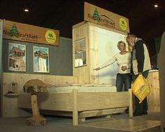 Das Schuster Holz Team warb mit Produkten aus Vollwertholz. Bild: ExtremNews Kai Oestreich