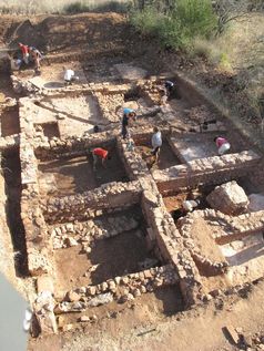 Der Fundort der hebräischen Inschrift ist eine römische Villa im Süden Portugals, die Jenaer Archäologen seit drei Jahren ausgraben.
Quelle: Foto: Dennis Graen/FSU (idw)