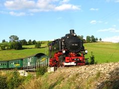 Bild: Fichtelbergbahn bei Neudorf - Tourismusverband Erzgebirge e.V.