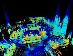 Thermografisches Abbild der Bremer Innenstadt in einer Winternacht: Blaue Farben entsprechen Temperaturen ab -5°C; rot wird die Farbskala ab +10°C.  Ein virtueller thermografischer Rundgang über den Bremer Marktplatz und den Domshof findet sich unter http://youtu.be/TPoCebERysc.
Quelle:  (idw)