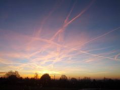 Geoengineering über Herchenhain (Vogelsberg / Hessen) am 17.12.2013 um 7 Uhr