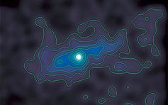 Das sehr flache und elongierte Erscheinungsbild der Herkules-Zwerggalaxie wird deutlich, wenn man die Verteilung der schwachen Sterne auf der Aufnahme im Computer "verschmiert". Wurde die Galaxie durch die Schwerkräfte unseres Milchstraßensystems so verformt, oder wurde sie gleich so geboren? Bild: LBT Corporation