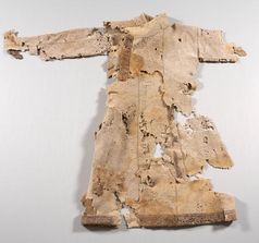Auch der 1000 Jahre alte Wollmantel belegt höchste Schneiderkunst der ebenso gefürchteten wie bewunderten Reiternomaden
Quelle: Foto: J. Vogel/LVR LandesMuseum Bonn (idw)