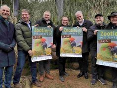 Vorstellung des Zootier des Jahres 2023: Der Ara. Mit Dr. Arne Lawrenz (Direktor Grüner Zoo Wuppertal, Volker Homes (Verband der Zoologischen Gärten), Dr. Nils Kramer (Vorstand DTG, Direktor Tierpark Nordhorn), Oliver Krisc318 / Die Verwendungher (Minister für Umwelt, Naturschutz und Verkehr des Landes Nordrhein-Westfalen), Bruno Hensel (Präsident der GdZ, 1. Vorsitzender Zoo-Verein Wuppertal, Dr. Jens-Owe Heckel (Vorsitzender ZGAP, Direktor Zoo Landau), Dr. Seven Hammer (ZGAP-Vorstandsmitglied)