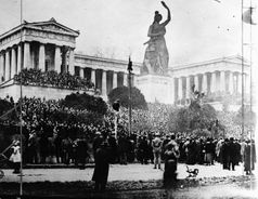 Kundgebung auf der Münchner Theresienwiese am 7. November 1918, die den Ausgangspunkt der Novemberrevolution in Bayern markiert