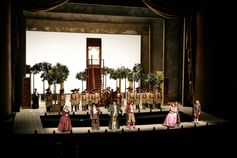 Szene aus Rossinis IL BARBIERE DI SIVIGLIA Bild: LEONINE Studios Fotograf: Ken Howard / Met Opera