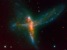 Eine Tripel-Wechselwirkung von Galaxien, genannt "the Bird" oder auch "Tinker Bell Triplet"
Quelle: Copyright: ESO PR 0755 von 2007 (idw)