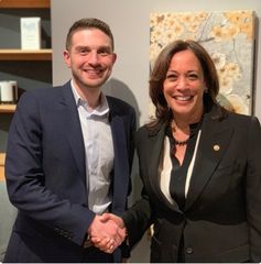 Alexander Soros und Kamala Harris Bild: Screenshot Twitteraccount Alexander Soros / Eigenes Werk