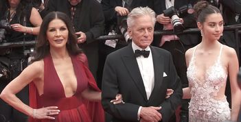 (v.l.n.r.) Catherine Zeta-Jones, Michael Douglas und Carys Zeta-Douglas (2023)