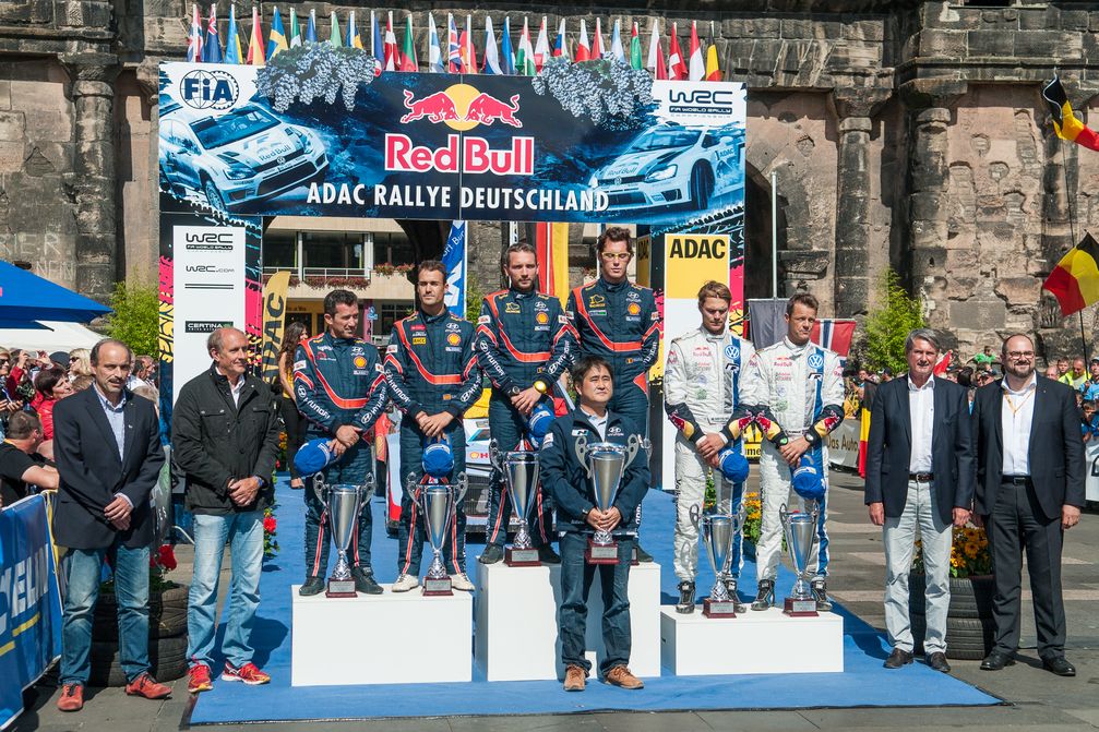 ADAC Rallye Deutschland 2014,Andreas Mikkelsen,Dani Sordo,FIA,FIA World Rally Championship,Hans-Joachim Stuck,Hermann Tomczyk, Hyundai Motorsport, Marc Marti,Motorsport, Nicolas Gilsoul, Ola Floene, Rally Rallye, Siegerehrung,Strietzel Stuck, Thierry Neuville, Volkswagen Motorsport, WRC (2014), Archivbild