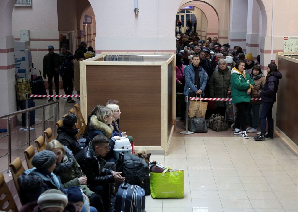 Bewohner des Gebiets Cherson kommen in Sicherheit an – hier am Bahnhof Dschankoi, Autonome Republik Krim, Russland, 21. Oktober 2022 Bild: Maxim Wetrow / Sputnik