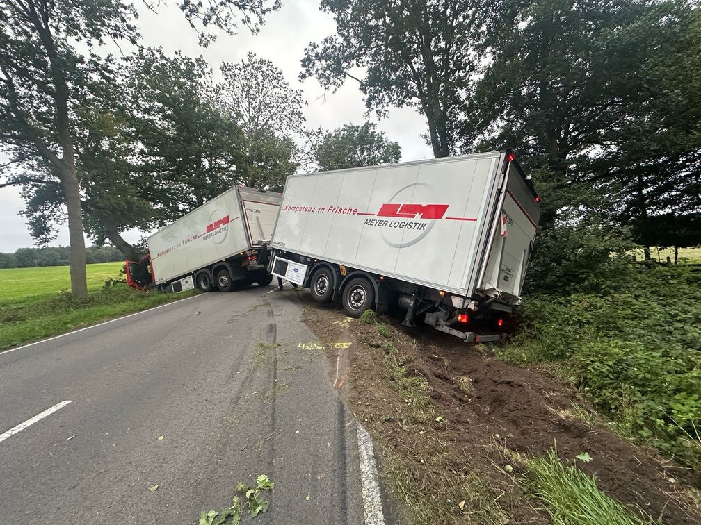 Hemmoor-Vollsperrung-der-Landesstra-e-116-nach-Verkehrsunfall