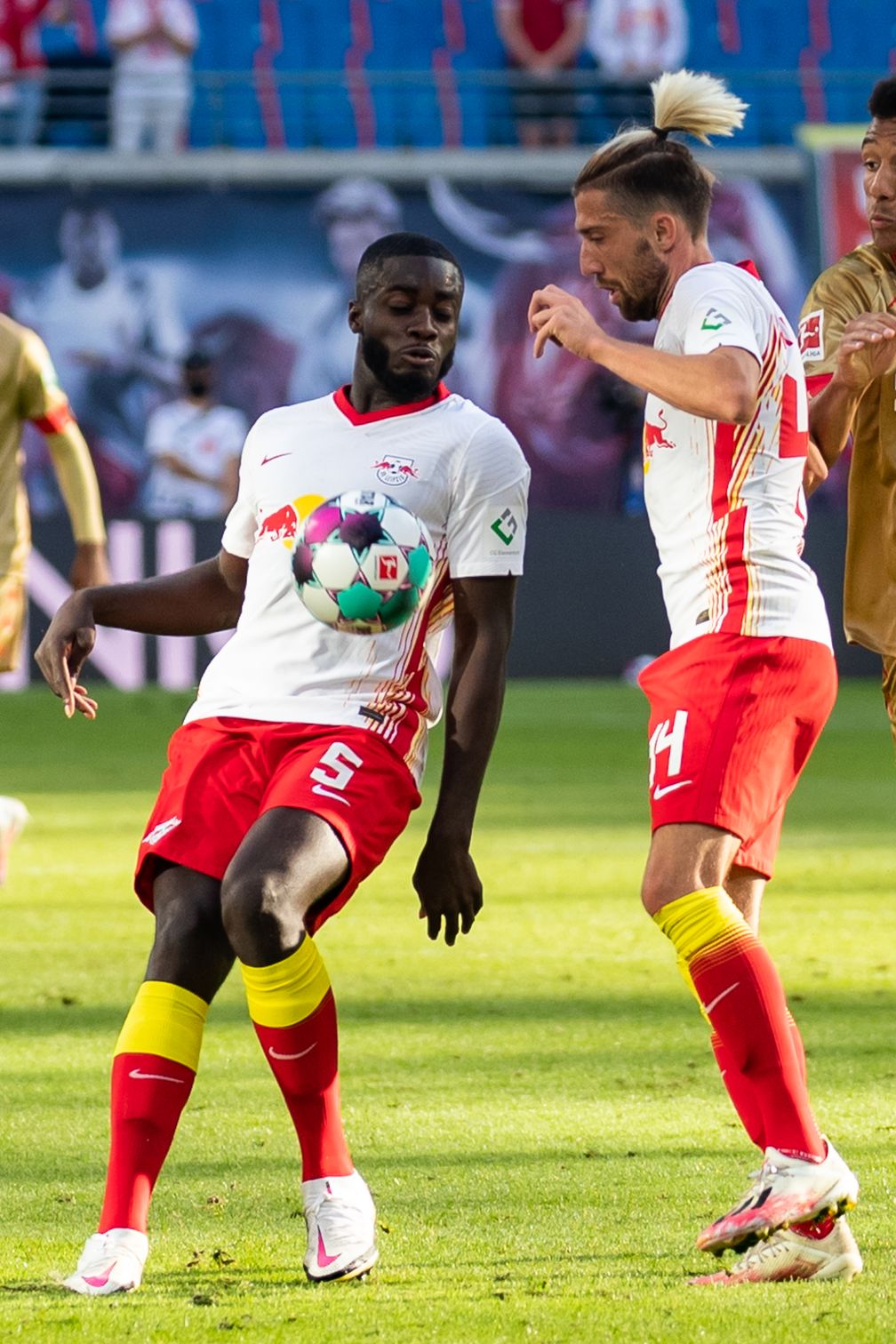 Dayot Upamecano (l), Kevin Kampl (re) (2020)