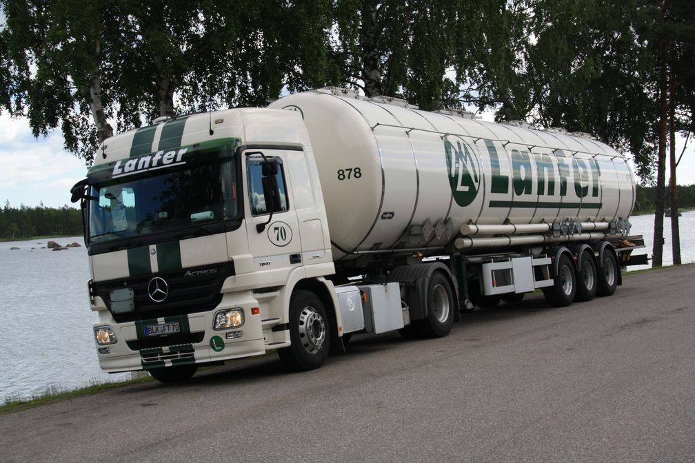 Drei-Kammer Spezial-Jumbo-Tankwagen mit insgesamt 58 m³ Fassungsvermögen