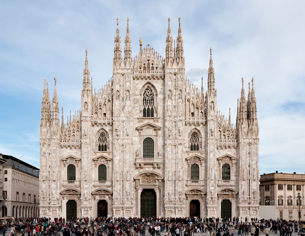 Der Mailänder Dom von der Piazza del Duomo aus gesehen