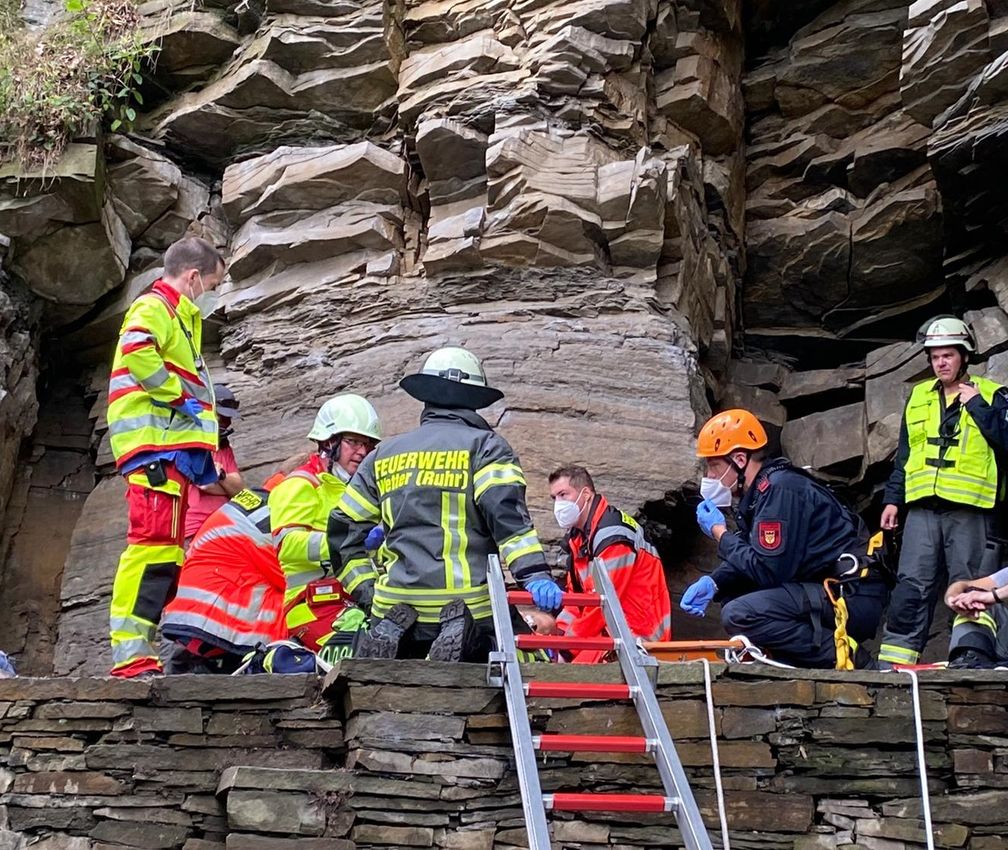 Versorgung des Patienten Bild: "Feuerwehr Wetter (Ruhr)"