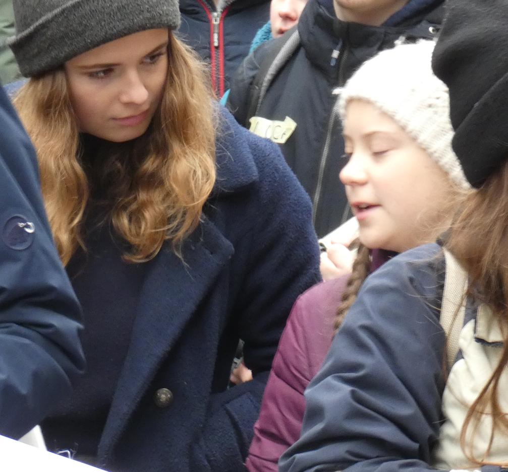 Neubauer (links) mit Greta Thunberg (rechts) im März 2019 bei einer Fridays-For-Future-Demonstration in Hamburg.