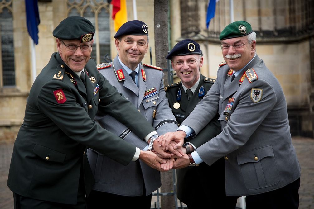 Der niederländische Generalleutnant Michiel van der Laan übergab am Donnerstag, den 9. Mai das Kommando das 1. deutsch-niederländische Korps (1 GNC) an den deutschen Generalleutnant Alfons Mais. Münster, 09.05.2019 Bild: "obs/Presse- und Informationszentrum des Heeres/Marco Dorow"