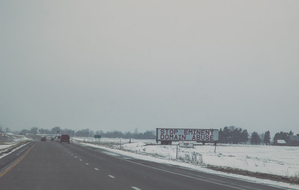 Dakota Access Pipeline: Stop Eminent Domain Abuse Protestschild bei Ames, Iowa