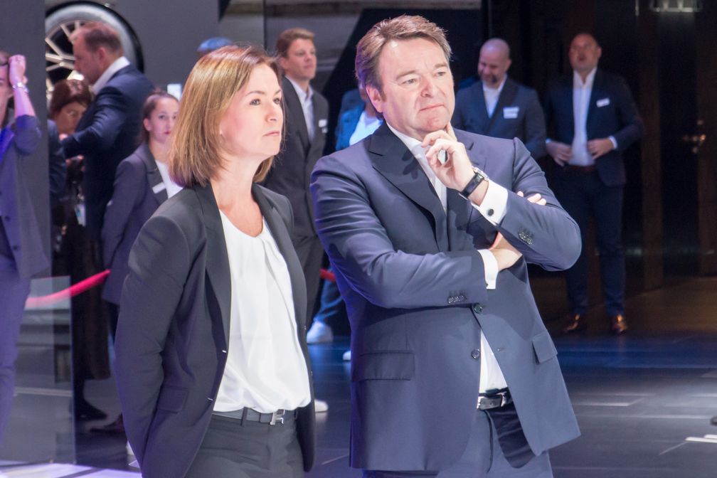 Hildegard Wortmann mit Bram Schot auf der IAA (2019)