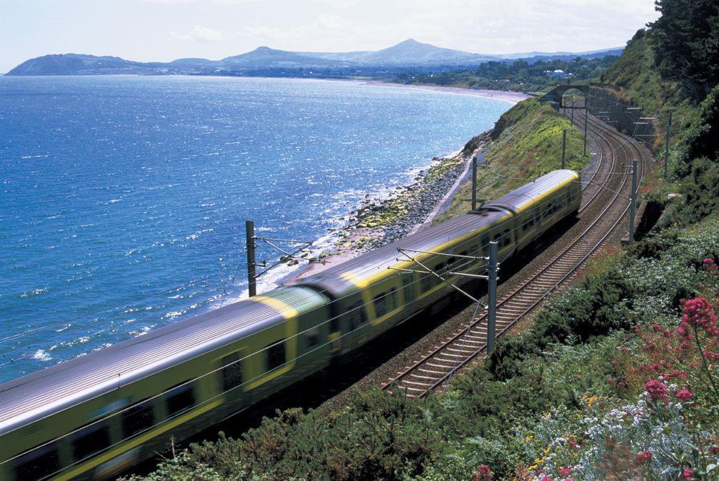 Irland-mit-Bus-Bahn-Gr-n-reisen-auf-der-gr-nen-Insel