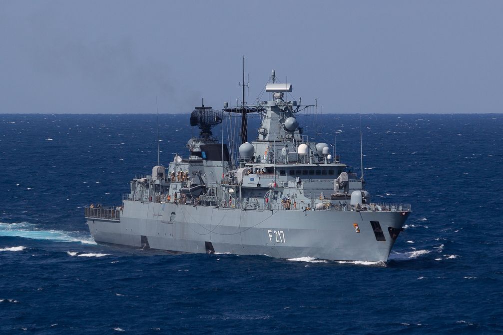 Die Fregatte "Bayern", Teil der Standing NATO Maritime Group 2 (SNMG 2) am 17.03.2016. (ots)