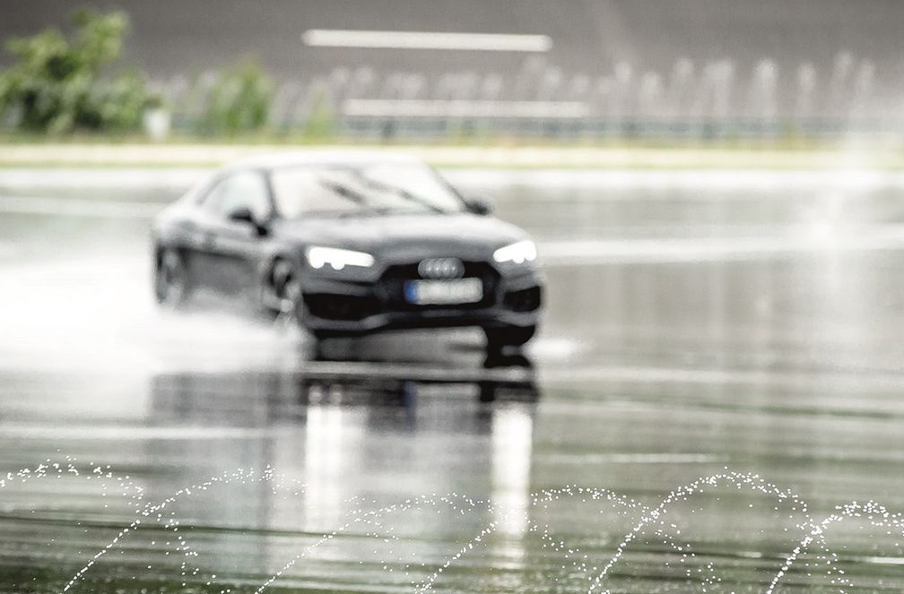 Beim Thema Aquaplaning ist meist zu hohe Geschwindigkeit das Problem / Bild: "obs/DEKRA SE"