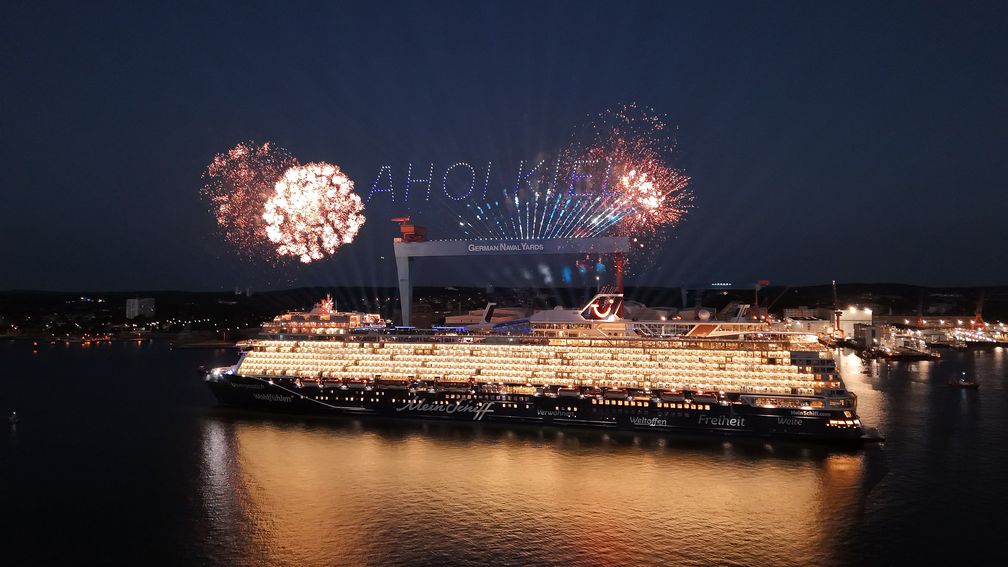 Die Taufe der Mein Schiff 7 fand vor der Kulisse Kiels statt.  Bild: TUI Cruises GmbH Fotograf: TUI Cruises GmbH