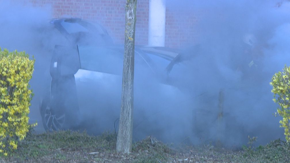 Brennendes Elektrofahrzeug Bild: Feuerwehr